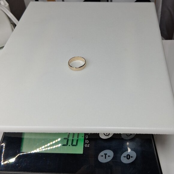 5mm 10K Solid Yellow Gold Plain Polished Wedding Band Ring Size 8 at 3.0 Grams - Picture 6 of 8